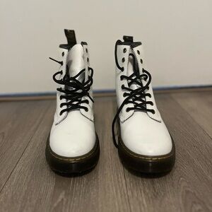 DR. MARTENS 1460 SMOOTH LEATHER LACE UP BOOTS